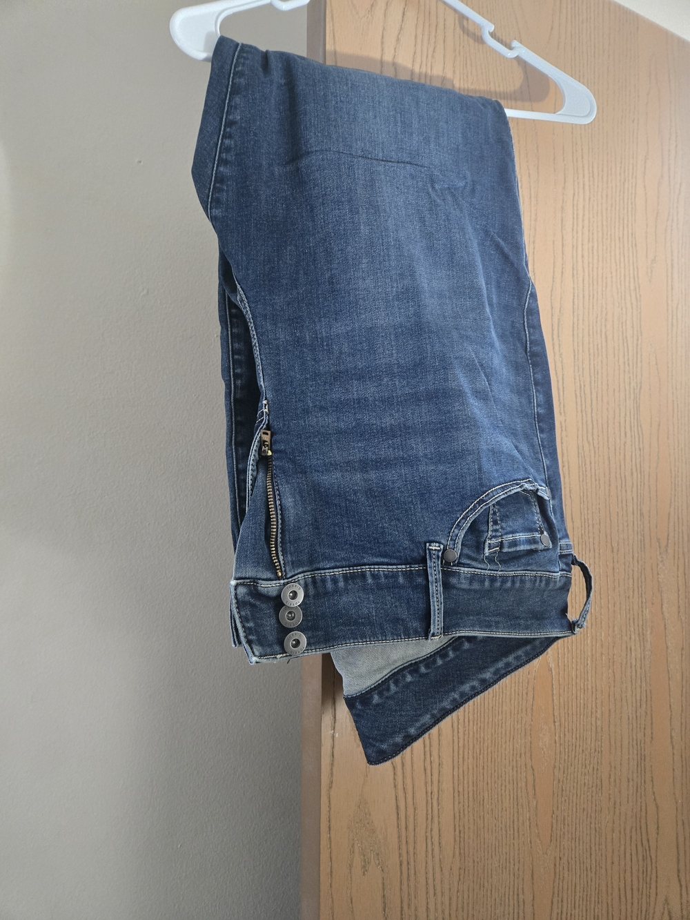 22s torrid Dark Blue High Rise Skinny Jeggings.